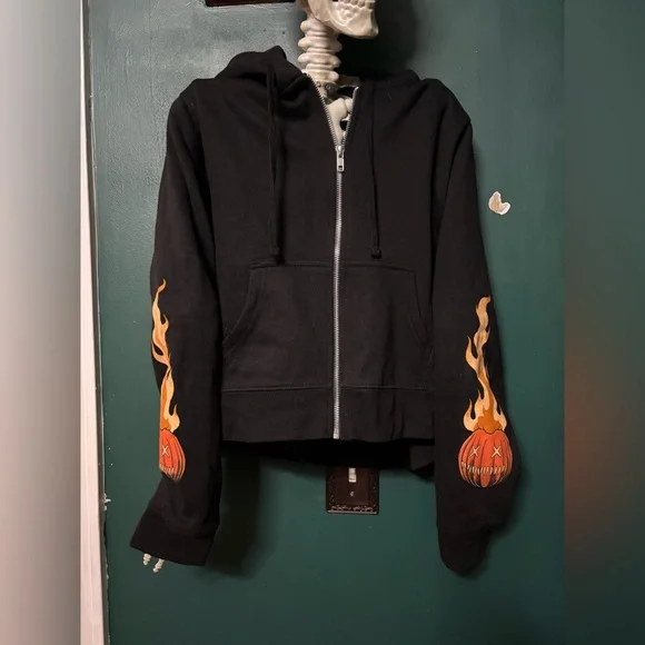 NWT Trick 'r Treat Horror Hoodie - Picture 2 of 3
